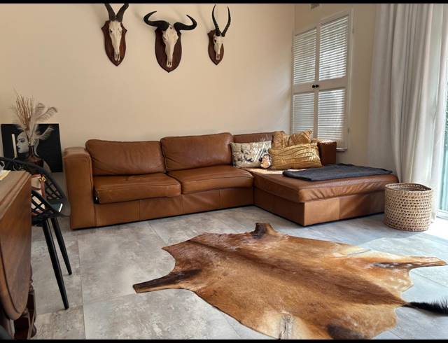 2 BEDROOM APARTMENT FOR SALE IN ESSENWOOD